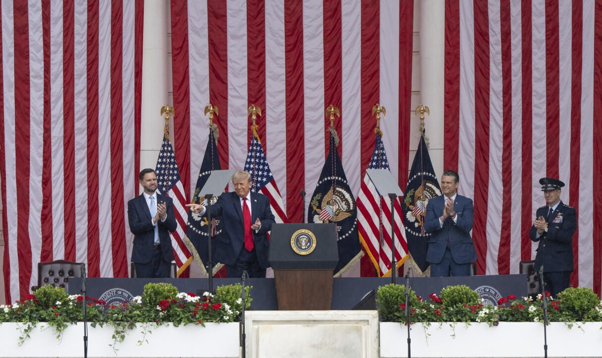 US President Donald Trump, VP JD Vance, Secretary of Defense Pete Hegseth, and Chairman of the Joint Chiefs of Staff host a Memorial Day ceremony in May 2026 (Madelyn Keech/US Air Force/Wikimedia Commons)