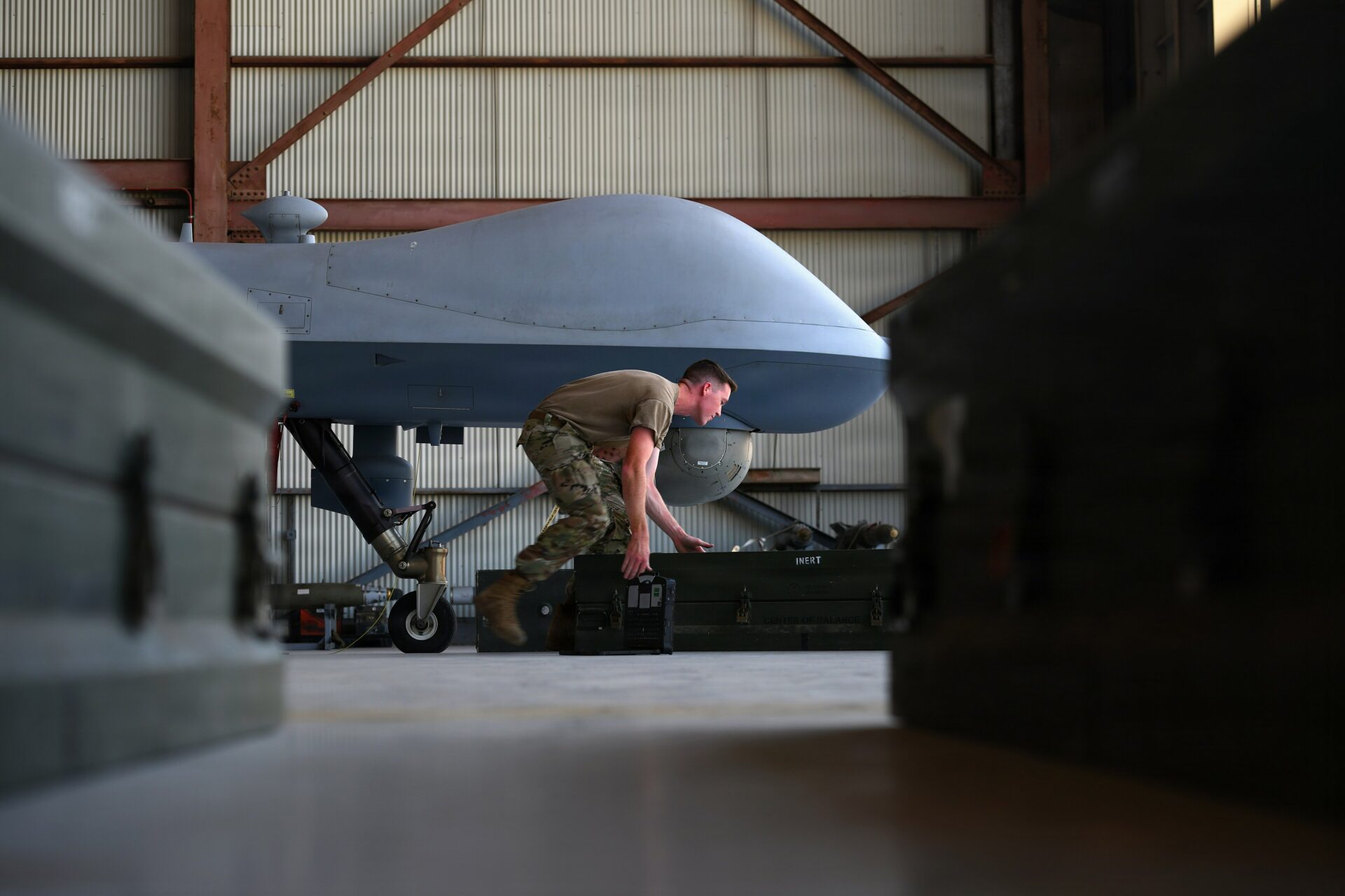 A US Air Force serviceman is photographed on the March Air Reserve Base in California, in July 2026 (Julianne Sitterding/US Air National Guard/Wikimedia Commons)