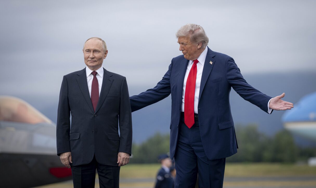 President Donald J. Trump welcomes Russian President Vladimir Putin to Joint Base Elmendorf-Richardson, Anchorage, Alaska, August 15, 2025 (DoD photo by Benjamin Applebaum)