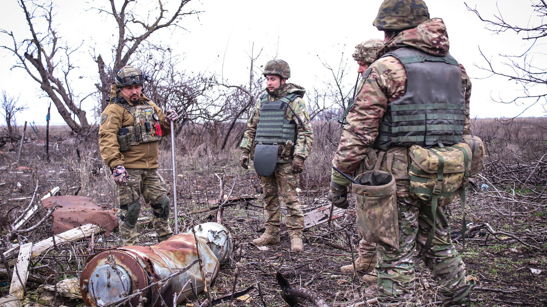 Sappers of Ukrainian police dispose non-exploded Russian air-dropped bomb FAB-500 ShR with 3 explosive parts, found in a totally destroyed village of Beryslav district of Kherson region of Ukraine (National Police of Ukraine/Wikimedia Commons)