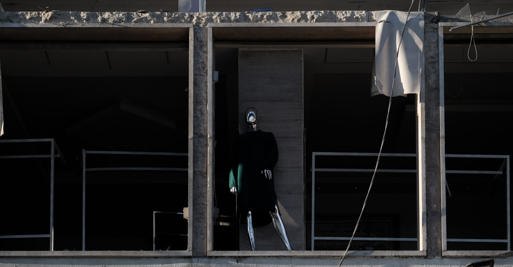 A mannequin stands in the bombed-out front of a store in southern Beirut (João Sousa)