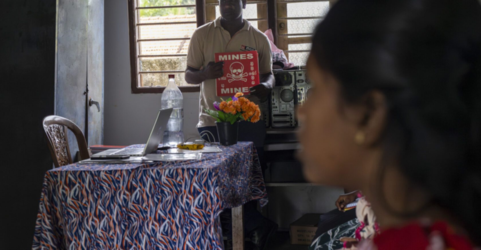 In the Vavuniya District, educational programs aim to raise awareness about the risks of landmines and other unexploded ordnance (Dimitra Margariti)