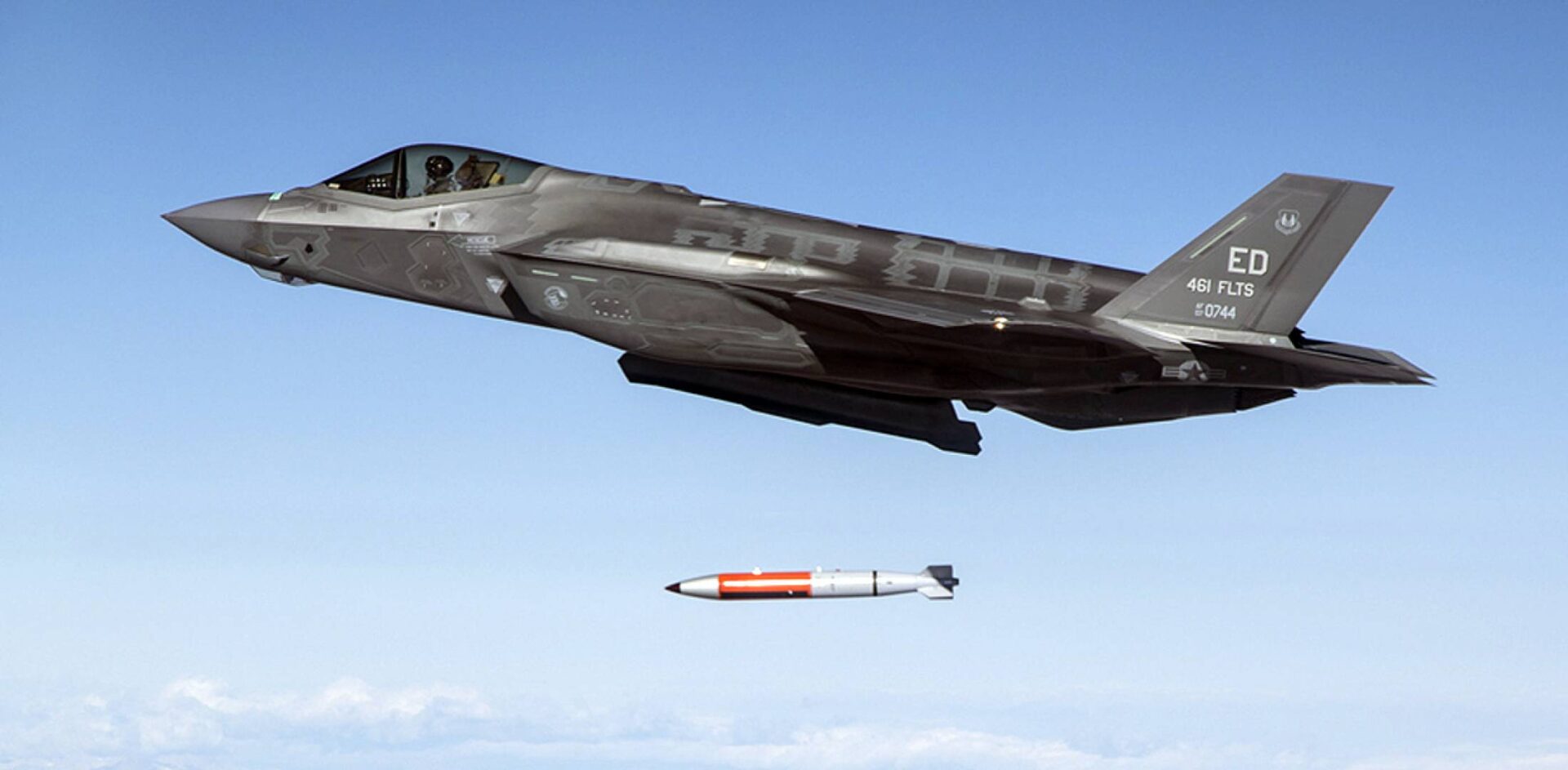 A photograph shows an F-35 dropping an inert B61-12 in its first trial, published Dec. 20, 2021 (Los Alamos National Laboratory/Wikimedia Commons)