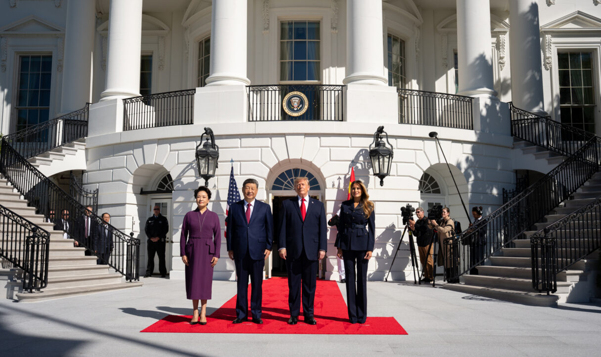 US President Donald Trump, First Lady Melania Trump, Chinese Communist Party leader Xi Jinping, and his wife Peng Liyuan pose at the White House in September 2026 (Andrea Hanks/White House/Wikimedia Commons)