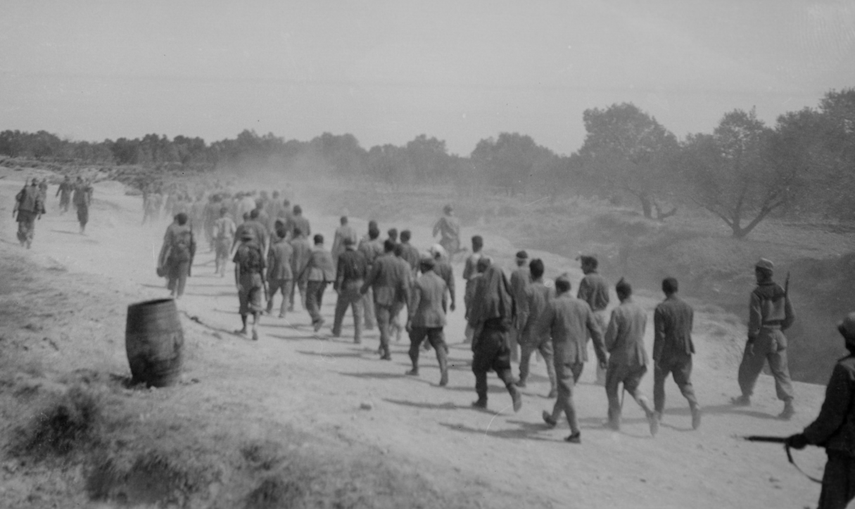 A photo shows detained pro-Franco fighters in September 1938 (Photographic Unit of the 15th International Brigade/Wikimedia Commons)