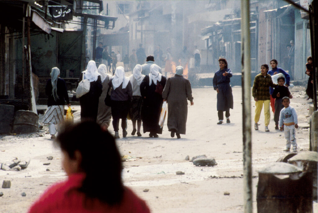 A photo shows a scene from the first intifada in December 1987 (Efi Shari /Dan Hadani collection / National Library of Israel / The Pritzker Family National Photography Collection)