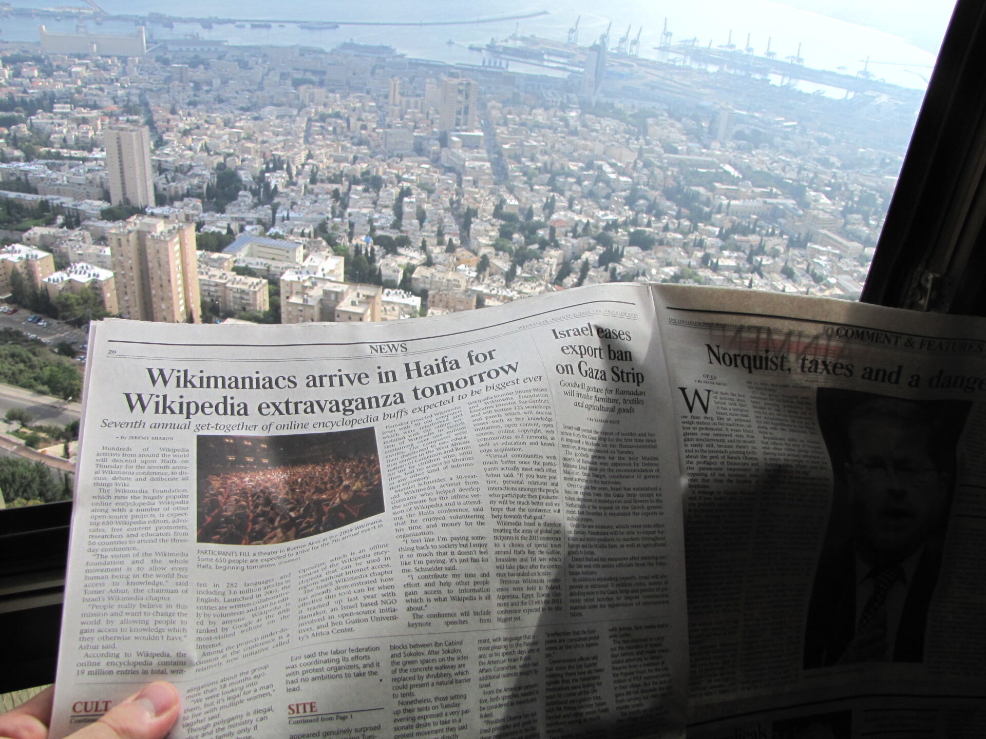 Wikimania 2011 in Haifa. The Jerusalem Post combined with a view of Haifa (Ziko van Dijk)