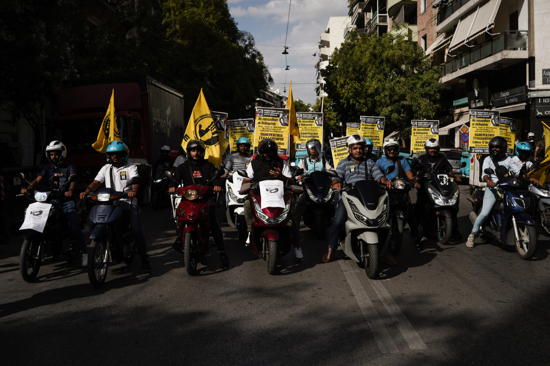 A motorcade of Pakistani delivery drivers led a protest on Oct. 12 after the death of Muhammad Kamran Ashiq (Nick Paleologos/Inkstick)