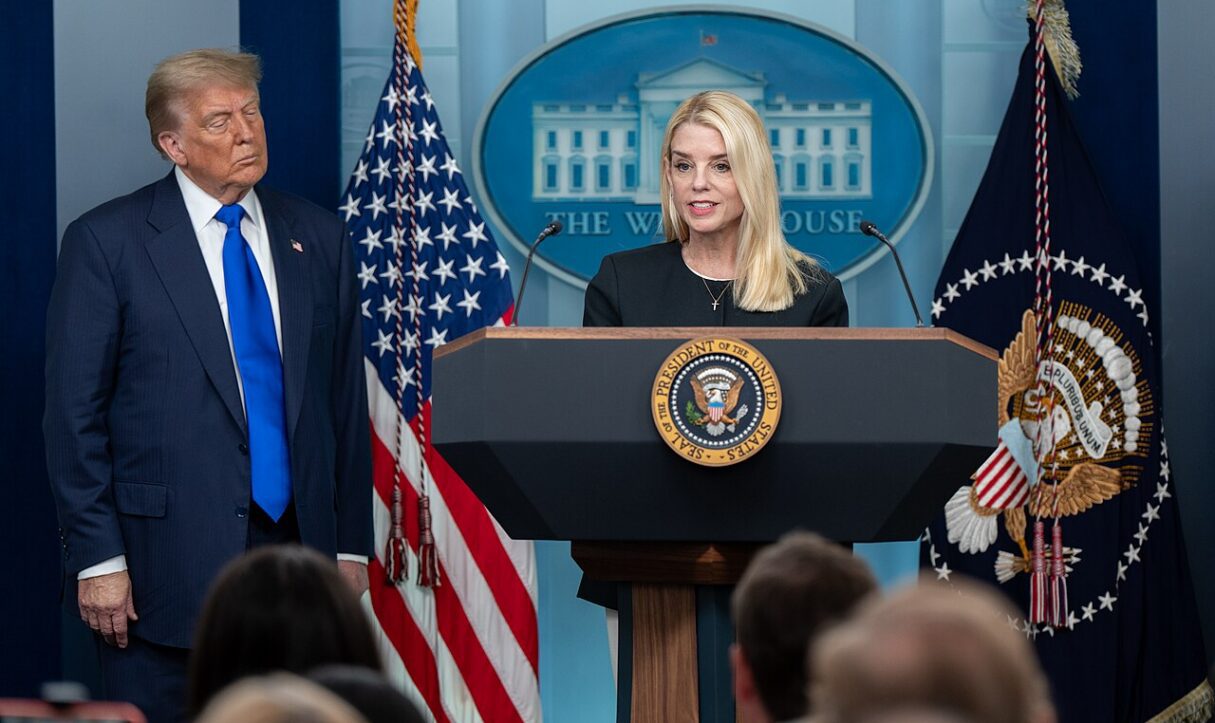 US President Donald Trump holds a press conference with Attorney General Pam Bondi and Deputy Attorney General Todd Blanche in June 2025 (Abe McNatt/White House/Wikimedia Commons)