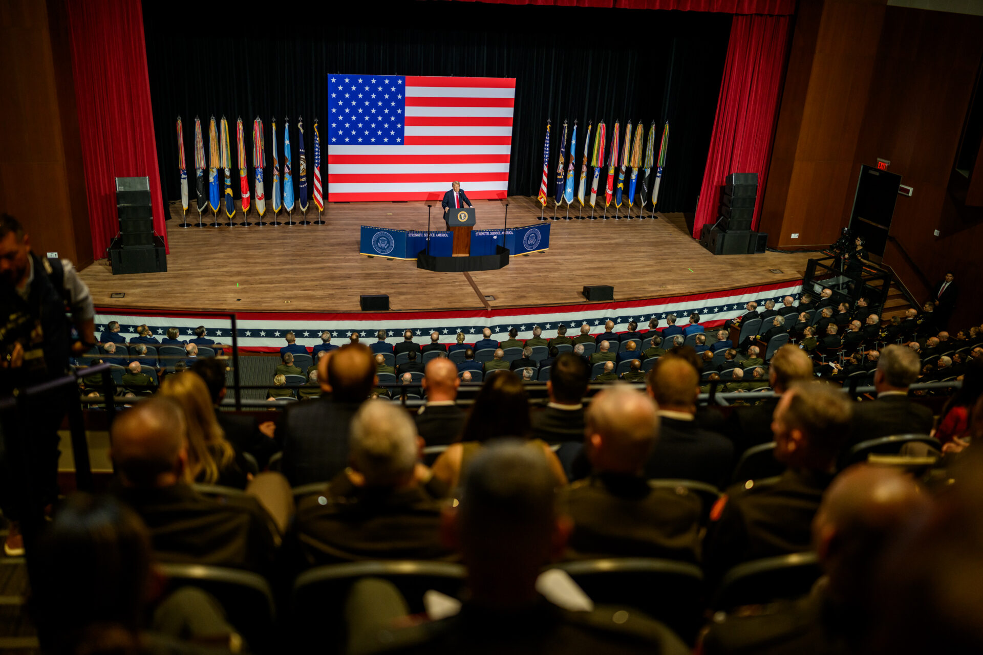 US President Donald Trump speaks to top military leadership in Quantico, Virginia, in September 2025 (Daniel Torok/White House/Wikimedia Commons)