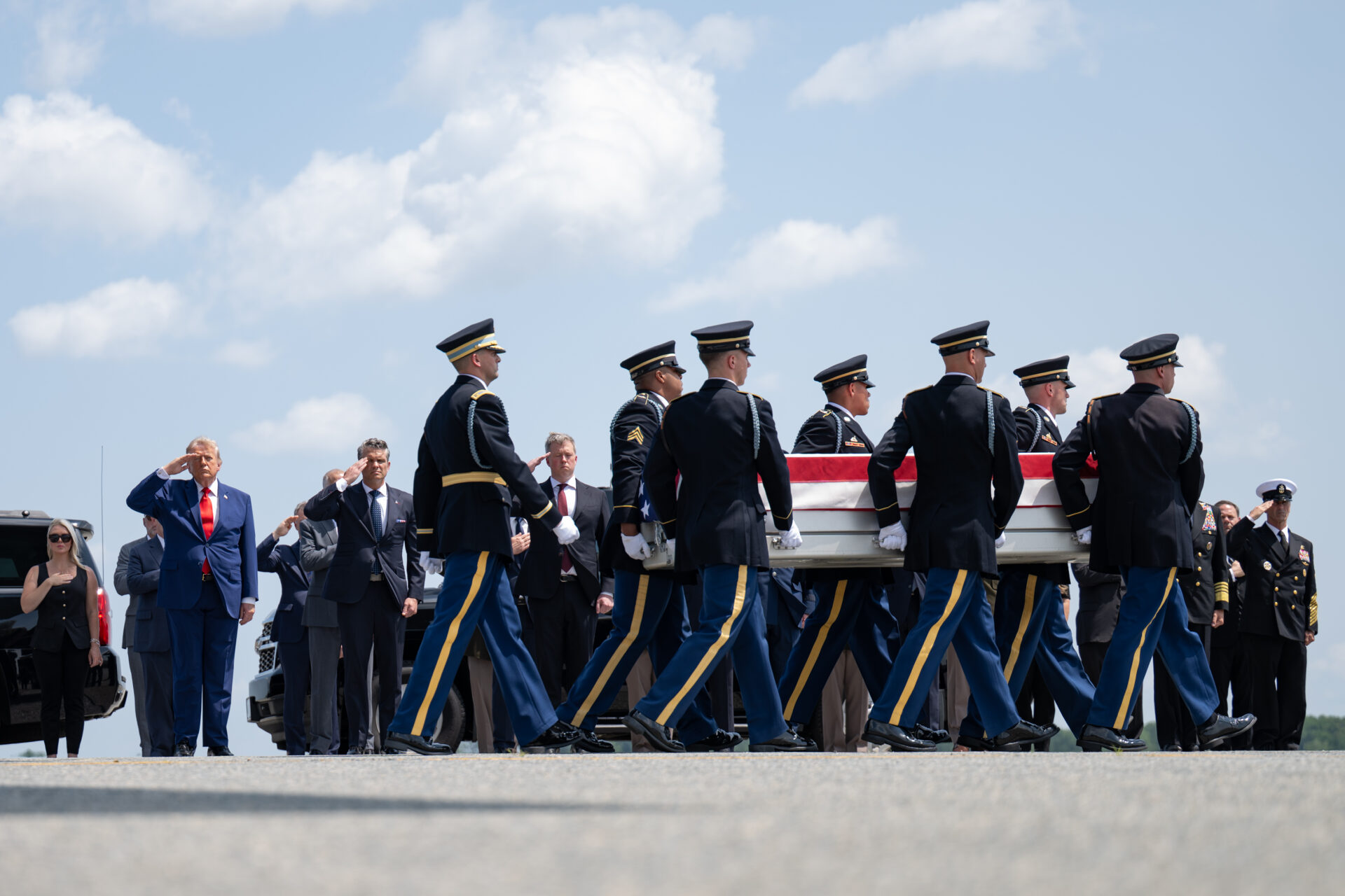 US President Donald Trump and officials attend the dignified transfer of soldiers killed in Iranian strikes in July 2026 (Molly Riley/White House/Wikimedia Commons)