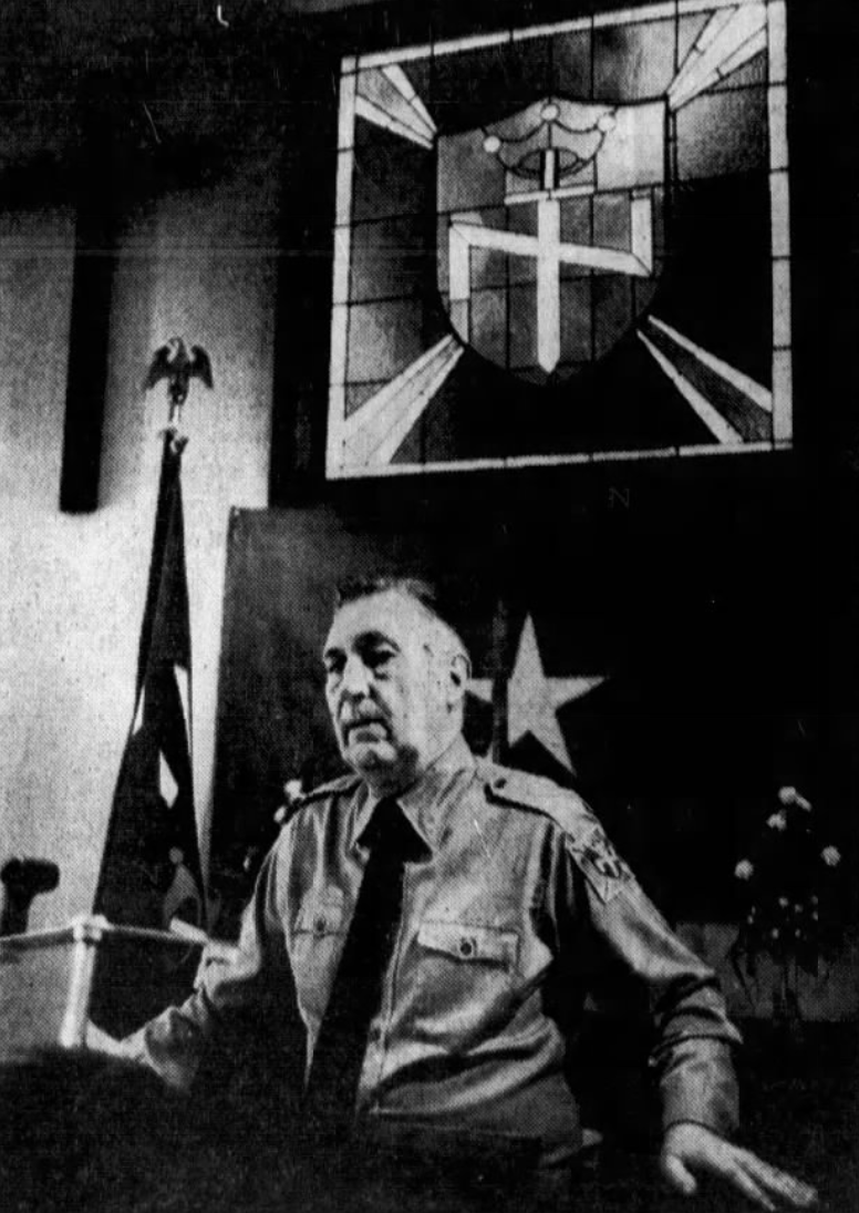 Richard Girnt Butler speaks at the Aryan Nations church in 1984 (Steve Pike/San Fracisco Examiner/Wikimedia Commons)