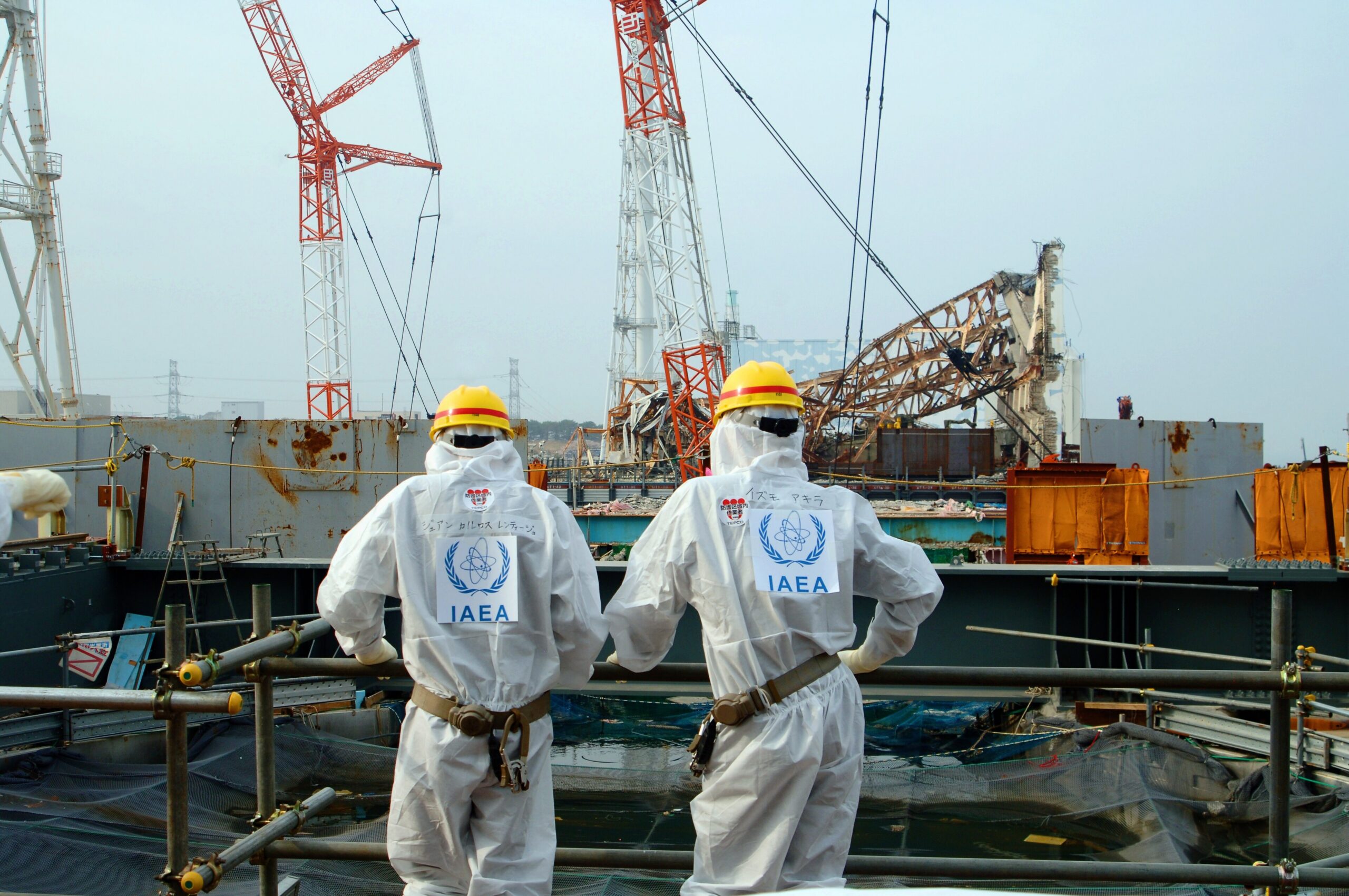 IAEA experts examine recovery work at TEPCO's Fukushima Daiichi Nuclear Power Station in April 2013 (IAEA/Wikimedia Commons)