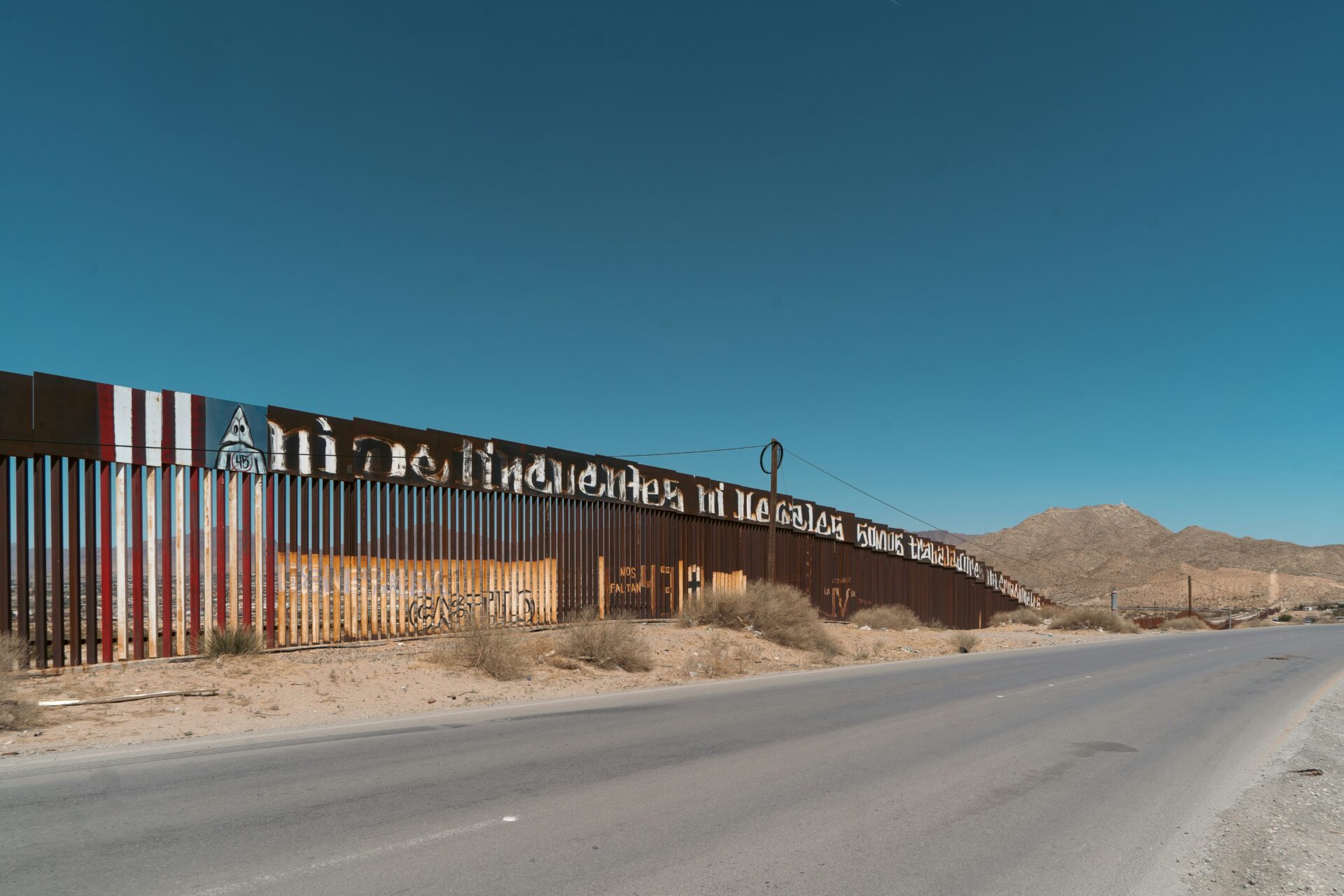 The US-Mexico border wall photographed near Ciudad Juarez, Mexico (Alejandro Cartagena/Unsplash)