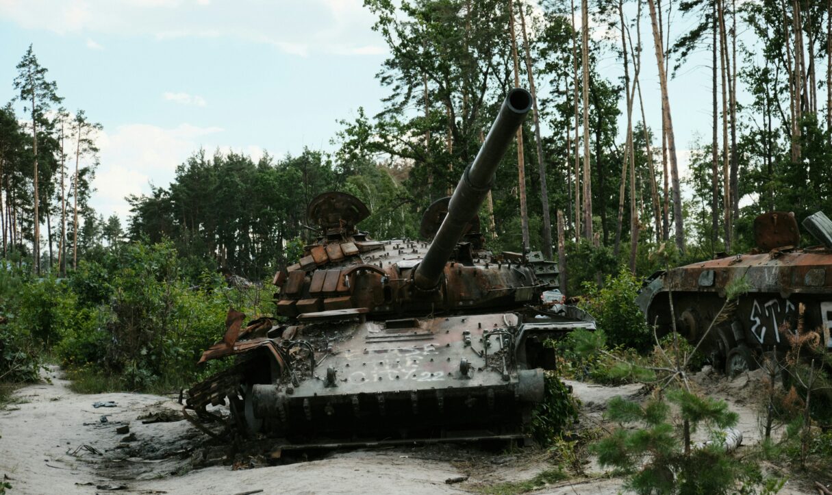 A burned-out Russian tank photographed near Kyiv, published in January 2023 (Alex Fedorenko/Unsplash)