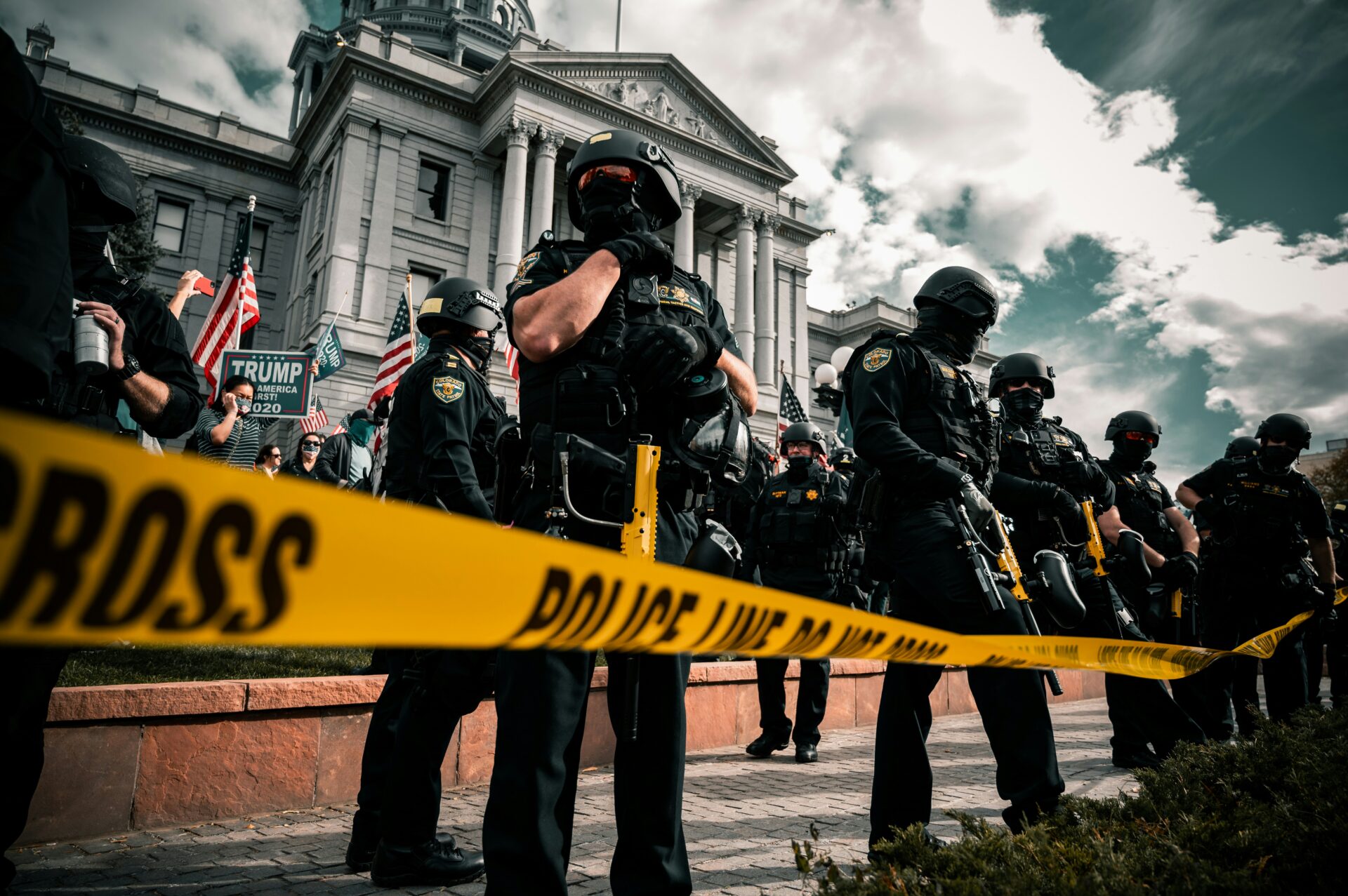 A photo shows police in Denver in front of a pro-Trump rally in March 2021 (Colin Lloyd/Unsplash)