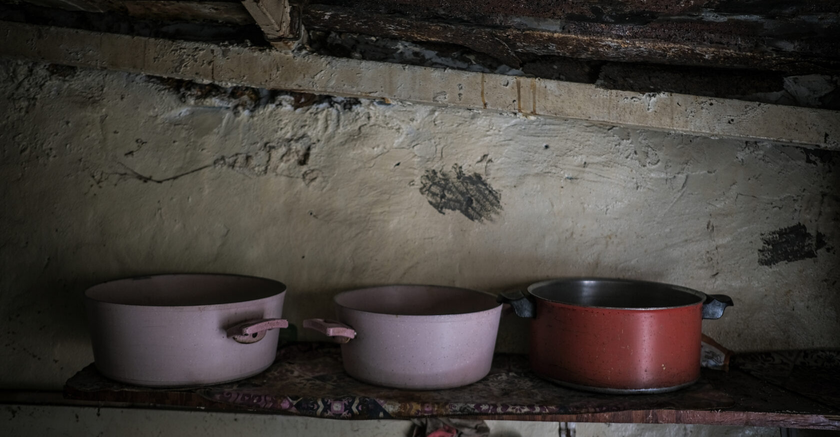 The kitchen of one resident’s apartment in the former Gaza Hospital (João Sousa)