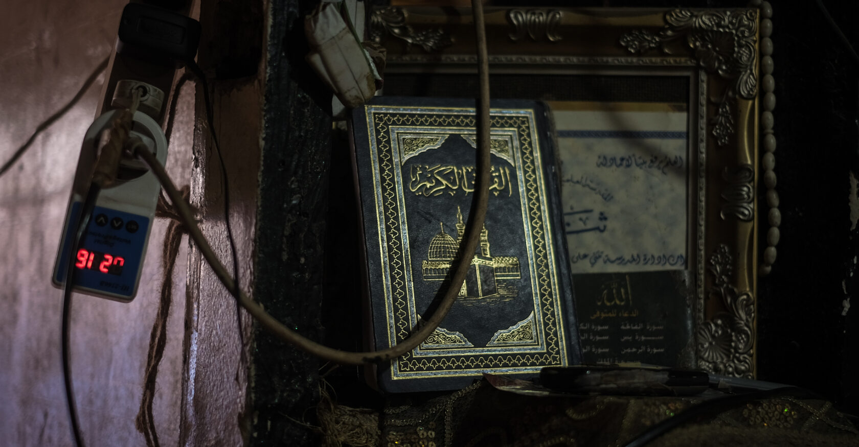 A Quran amid the electrical wire in an apartment in the former Gaza Hospital since the 1980s (João Sousa)