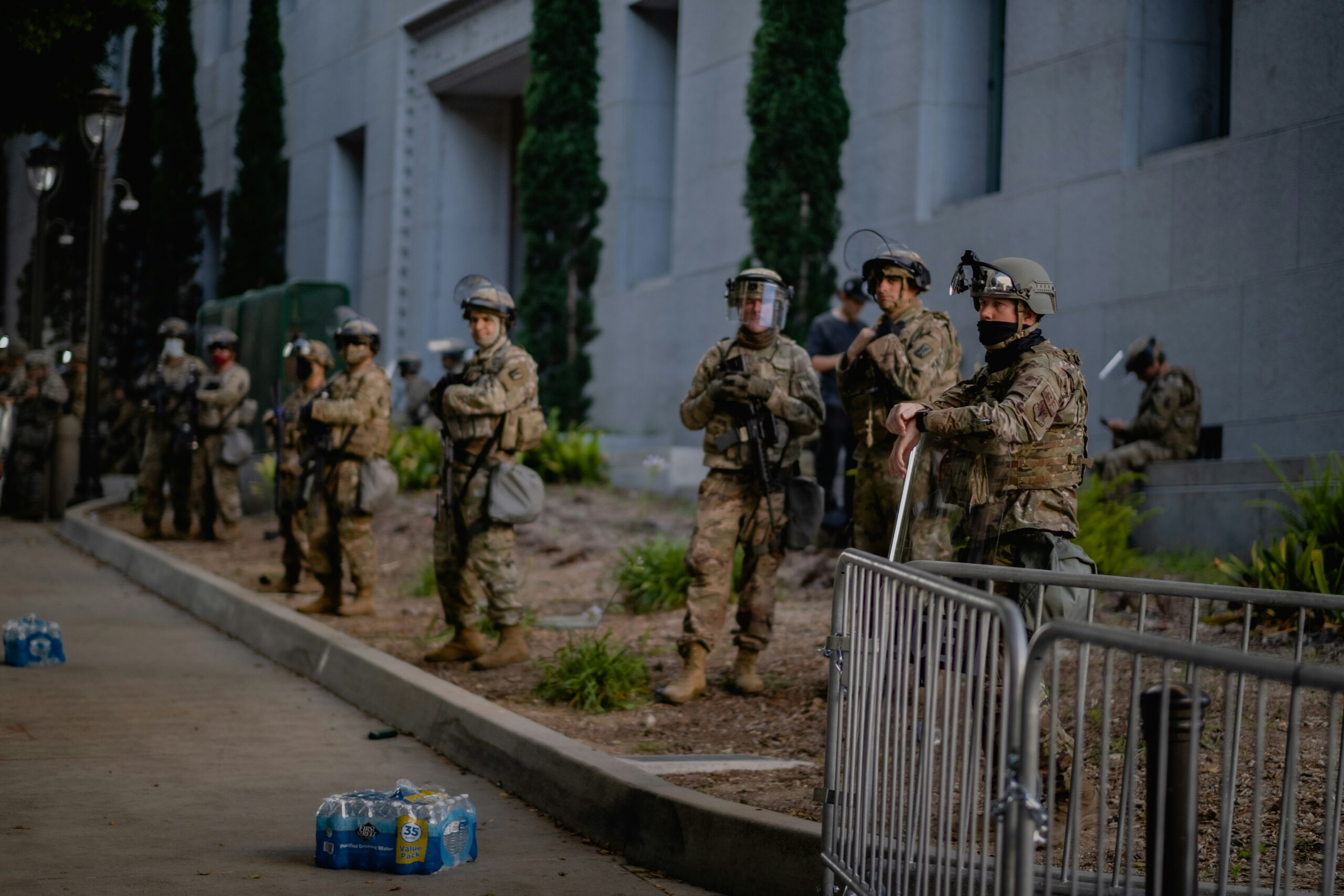 National Guard troops standing on the street in Los Angeles in October 2021 (Levi Meir Clancy/Unsplash)