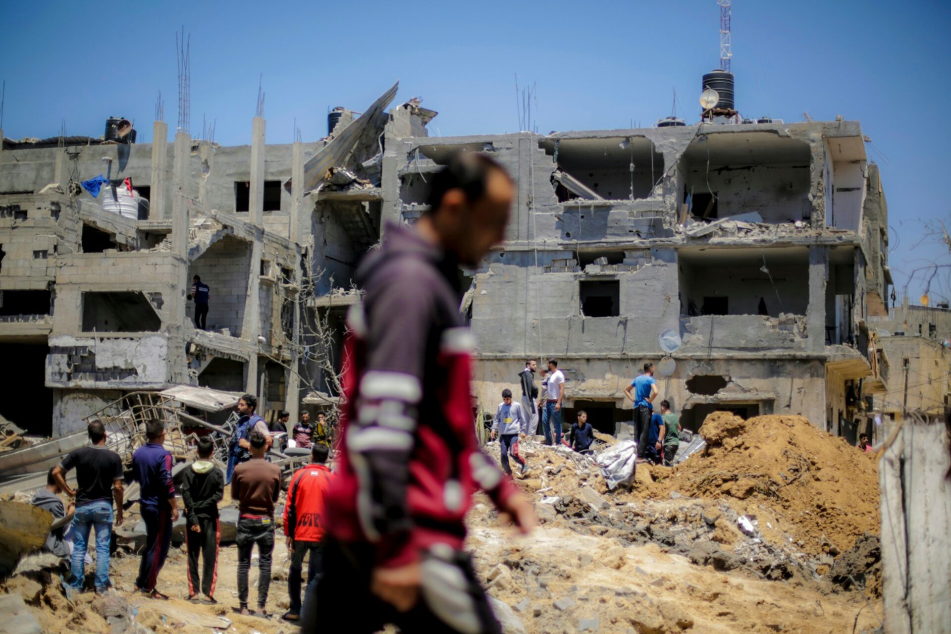 Palestinians in Gaza inspect a home destroyed during the ongoing war, in December 2025 (Mohammed Ibrahim/Unsplash)