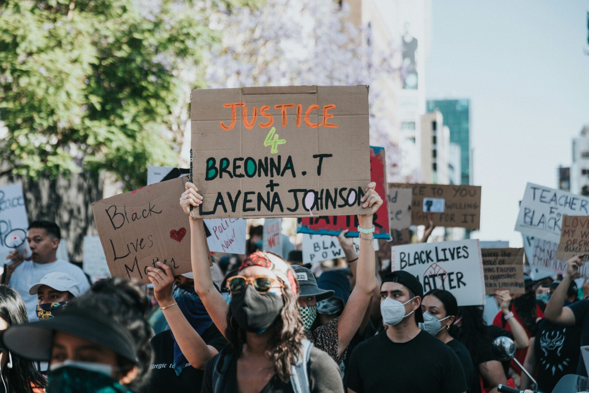 Protesters rally against institutional racism and police violence in June 2020 (Nathan Dumlao/Unsplash)