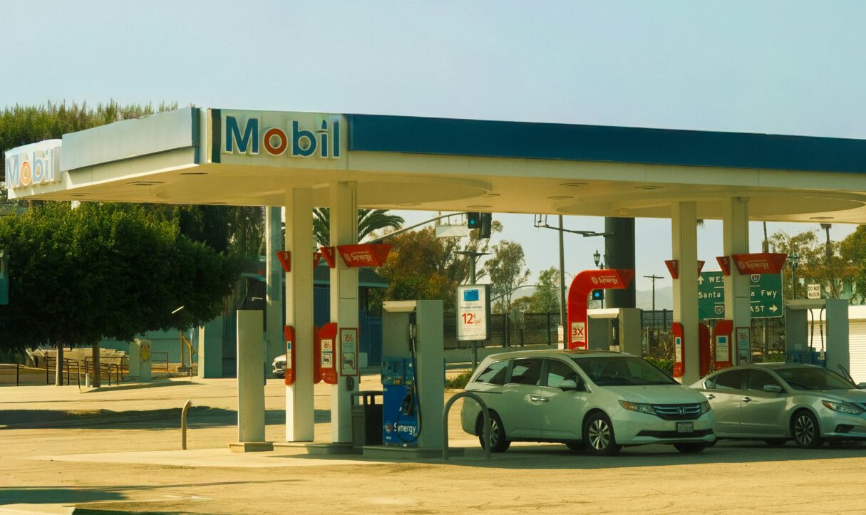 Drivers gas up their cars at a gas station in Los Angeles, California, in October 2025 (Uberyonroad/Unsplash)